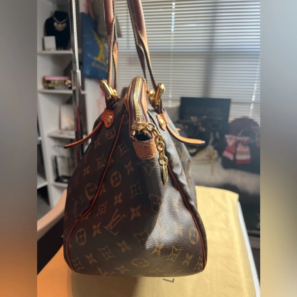Authentic Louis Vuitton Tivoli - Picture 6 of 12